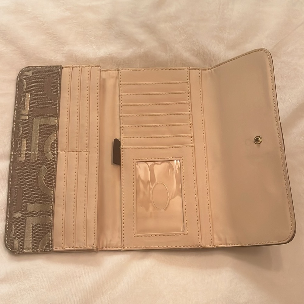 Liz Claiborne wallet - Picture 3 of 7